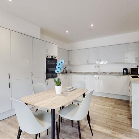 Spacious Two Bedroom Apartment With Valley Views Abertillery ภายนอก รูปภาพ