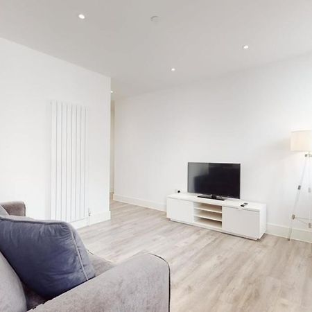 Spacious Two Bedroom Apartment With Valley Views Abertillery ภายนอก รูปภาพ