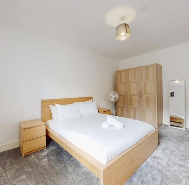 Spacious Two Bedroom Apartment With Valley Views Abertillery ภายนอก รูปภาพ
