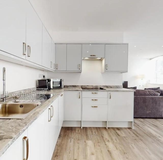 Spacious Two Bedroom Apartment With Valley Views Abertillery ภายนอก รูปภาพ